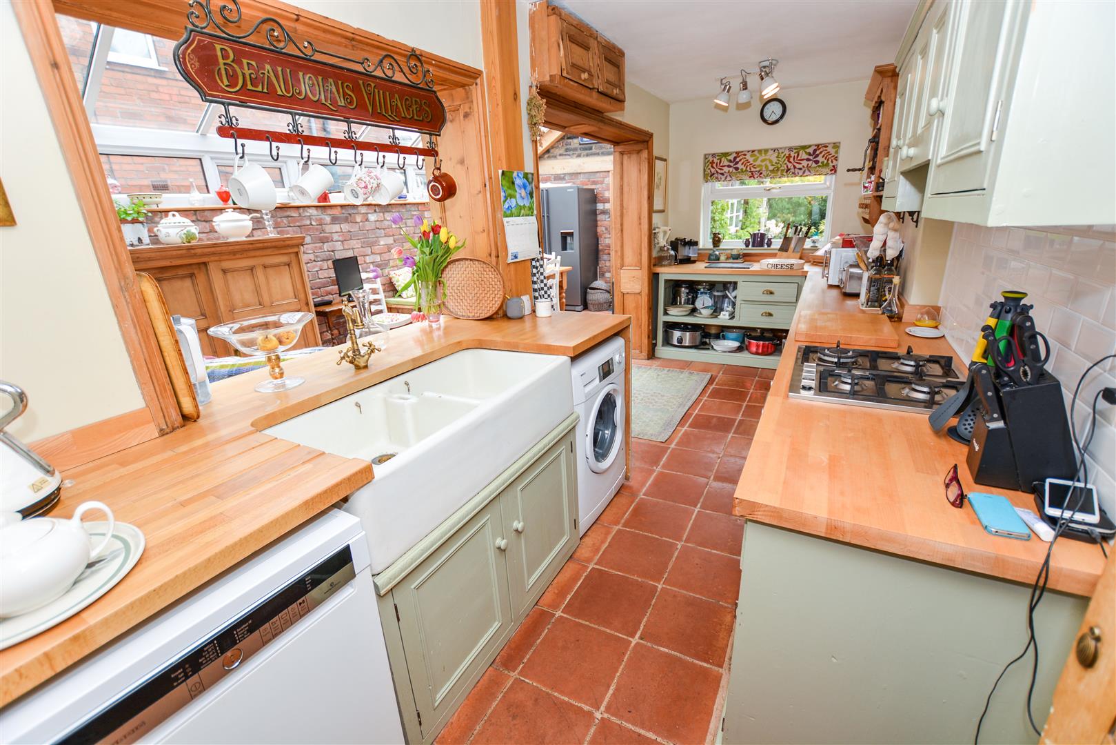 FITTED KITCHEN
